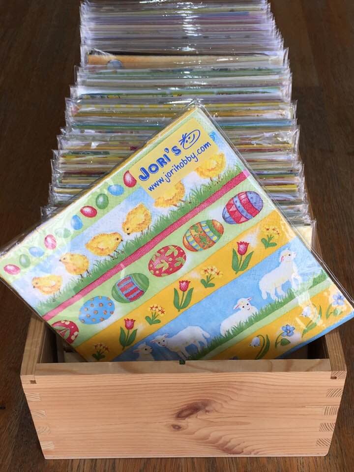 30 servetten in een paasverrassingspakket